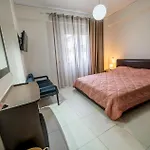 شقة Heronissos Center