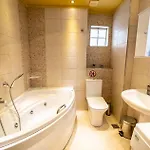 شقة Heronissos Center *