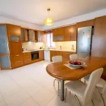 شقة Heronissos Center *